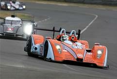 Andrea Barlesi aux 24h du Mans 2011, représentant les couleurs GULF et Oak Racing